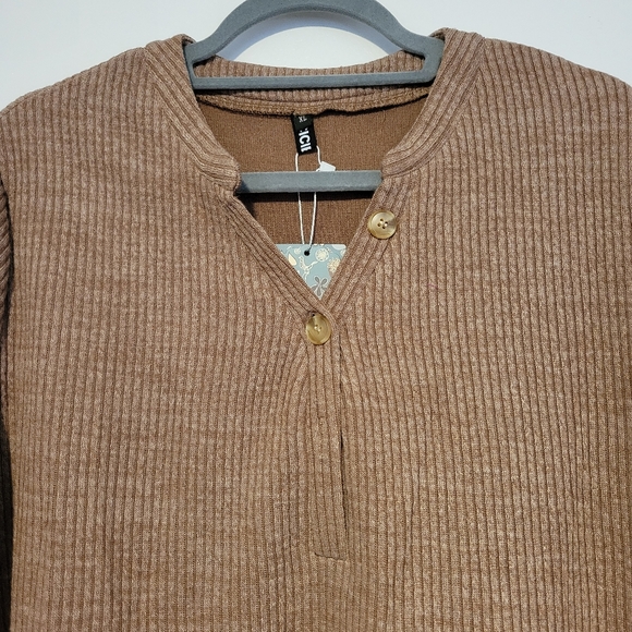 New with tags brown sweatshirt/knit top in a size XL - Picture 3 of 4